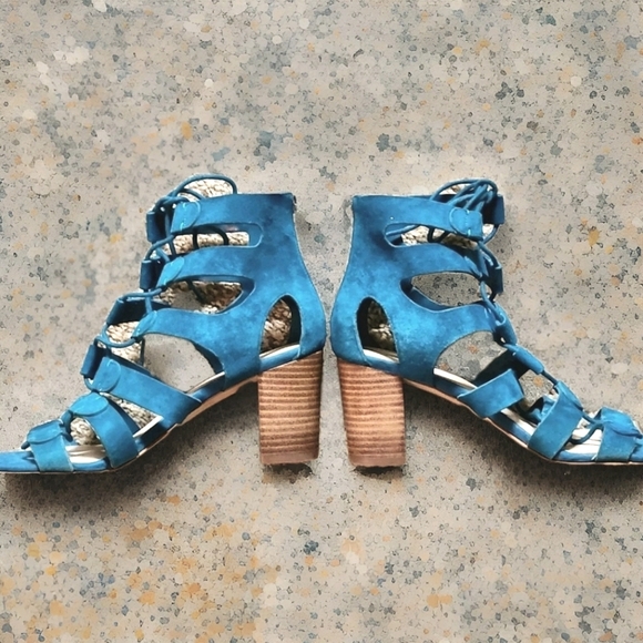 Marc Fisher Paradox Suede Gladiator Style 3 inch heel Size 8.5 Color Turquoise - Picture 3 of 12